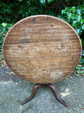 Load image into Gallery viewer, Antique Tilt Top Oak Table
